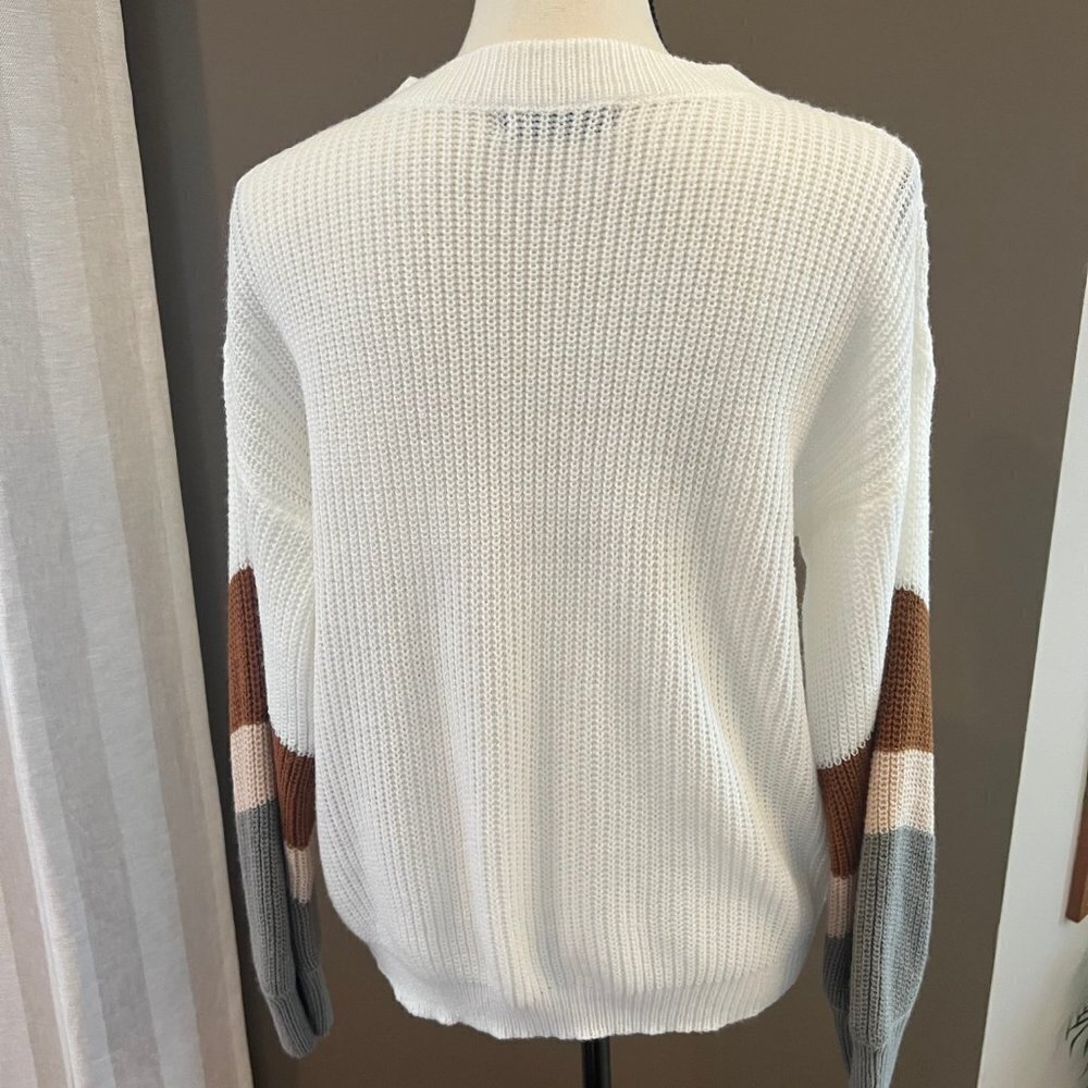 Shein Super Soft V-neck sweater, Size Medium - Picture 2 of 4